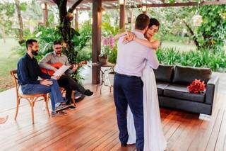 Casal dançou música interpretada pela própria família. (Foto: Guilherme Calazans)