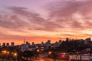 C&eacute;u de &quot;arco-&iacute;ris&quot; tem beleza, mas tamb&eacute;m &eacute; sinal de polui&ccedil;&atilde;o em alta