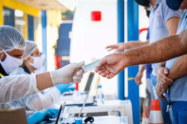 Brasil atinge marca de 1 milh&atilde;o de pessoas infectadas pela Covid-19
