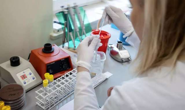 Com 964 novos casos, Brasil atinge marca de 50 mil mortes pela Covid-19