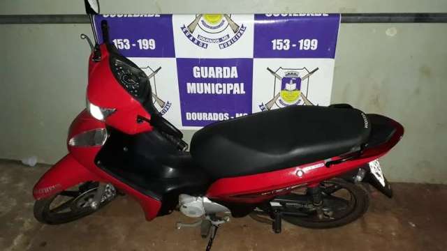 Homem estupra mulher no banho, mas &eacute; detido na rua com moto da v&iacute;tima