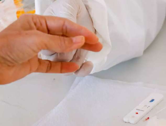 No rastro do avan&ccedil;o da covid, cresce procura por testes particulares