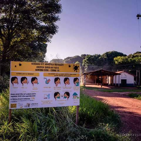 Na luta contra a covid-19, aldeias de MS ganham placas bilíngues