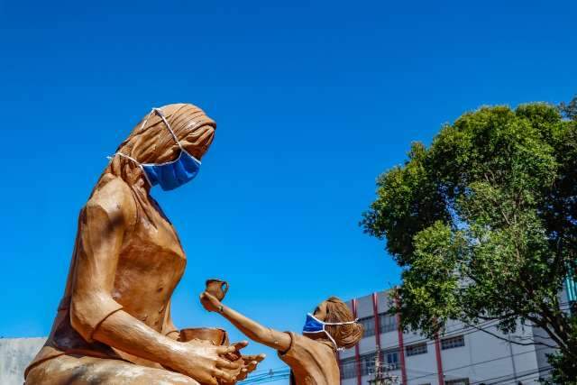 Para convencer popula&ccedil;&atilde;o, monumentos tamb&eacute;m usam m&aacute;scaras