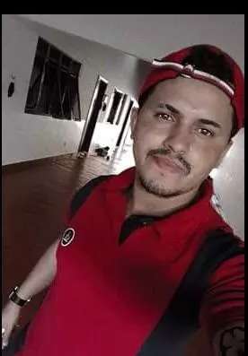 Ao voltar de conveni&ecirc;ncia, homem &eacute; assassinato a tiros