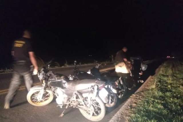 Pol&iacute;cia apreende 4 motos carregadas com fardos de maconha