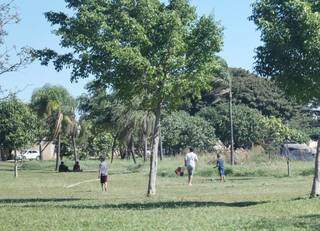 Passeio de domingo em &aacute;rea de Lagoa ignora m&aacute;scara obrigat&oacute;ria