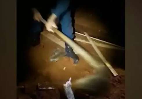Policiais desenterram droga no quintal, recuperam Hilux furtada e prendem casal