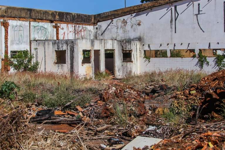 Sensação é de ter ingressado em uma pequena vila abandonada (Foto: Marcos Maluf)