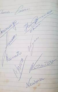 Autográfo dos jogadores no dia, inclusive de Renato Gaúcho, que assinou apenas como &#34;Renato&#34; (Foto: Arquivo Pessoal/Alexandre Fialho)