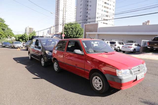 Ap&oacute;s mais um acidente, moradores pedem &ldquo;socorro&rdquo; na Rua Brasil 