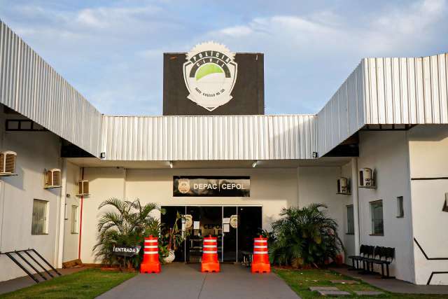 Levado &agrave; delegacia por desacato, adolescente &eacute; flagrado com drogas na cueca 