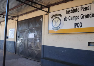 Preso é flagrado na cela com droga e R$ 10 mil debaixo de colchão Preso é flagrado na cela com droga e R$ 10 mil debaixo de colchão