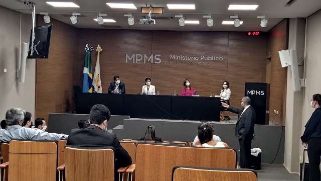 Ap&oacute;s disparada de casos, prefeitura suspende volta &agrave;s aulas na rede particular
