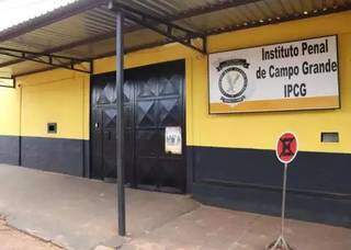 Fachada do Instituto Penal de Campo Grande, onde preso foi morto. (Foto: Arquivo/Campo Grande News)