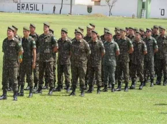 Com sal&aacute;rios at&eacute; R$ 7,5 mil, Ex&eacute;rcito abre inscri&ccedil;&atilde;o para militares tempor&aacute;rios