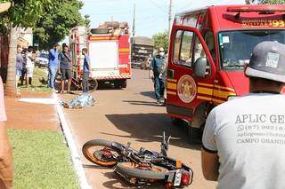 Motociclista morre ao bater na carroceria de camionete durante convers&atilde;o 