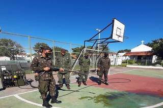 Militares do Exército têm atuado na desinfecção de repartições públicas durante pandemia (Foto: Divulgação)