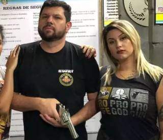Oswaldo Eustáquio e Sara Winter, que também já havia sido presa pela PF. (Foto: Reprodução)