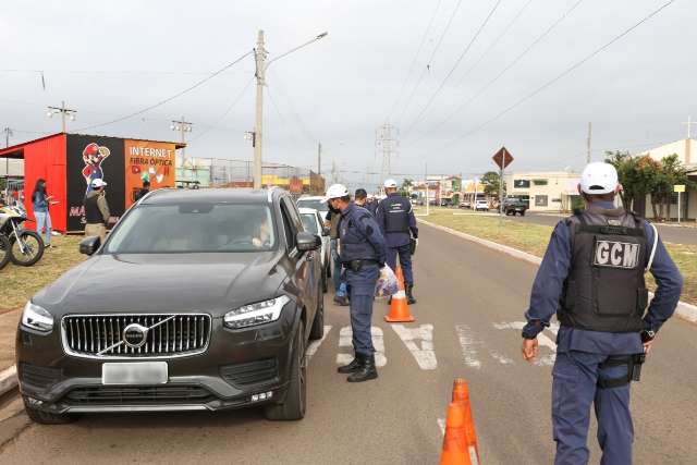 Ap&oacute;s desobrigar m&aacute;scaras para motoristas, prefeitura aposta em blitz educativa