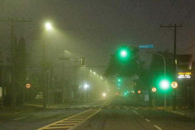 Campo Grande amanhece sob nevoeiro e previs&atilde;o &eacute; de chuva forte para o Estado 