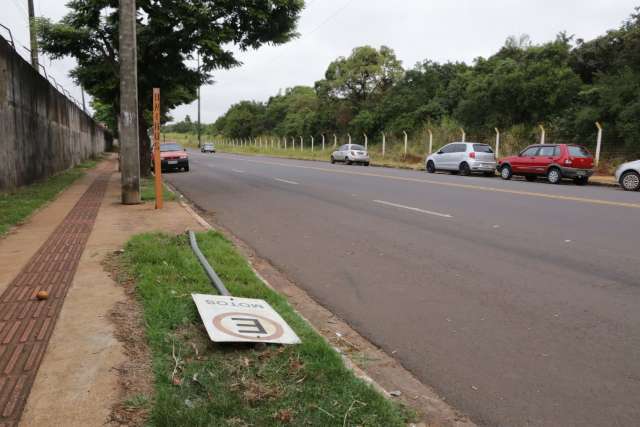 B&ecirc;bado, oficial da FAB &eacute; preso depois de bater em placa e dormir no carro