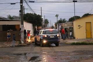 Jovem foi baleado na perna durante abordagem no bairro Tiradentes. (Foto: Paulo Francis)