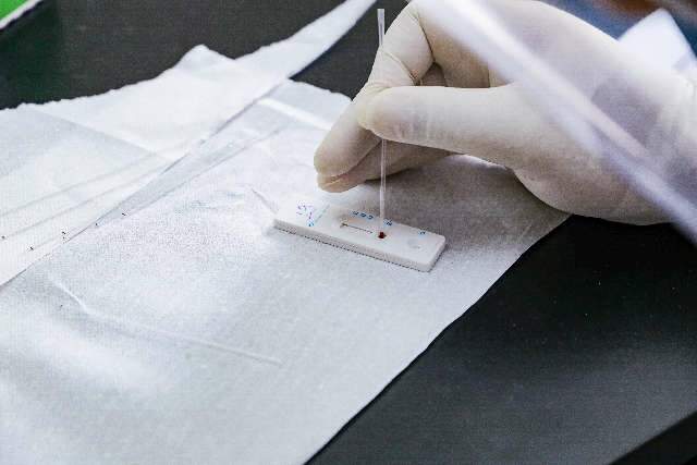MS fecha pior semana da pandemia, com 13 casos por hora e quase 4 mortes ao dia