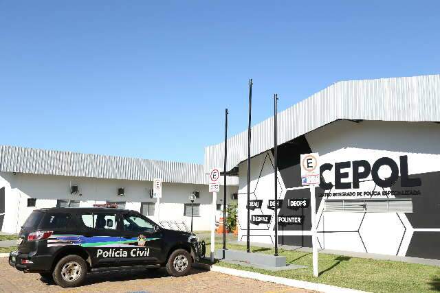 Ap&oacute;s apreens&atilde;o em pres&iacute;dio, dupla &eacute; presa com coca&iacute;na e maconha