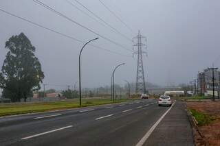 Neblina leve foi registrada hoje em Campo Grande. (Foto: Paulo Francis)