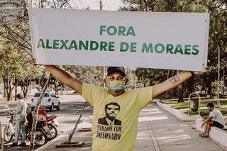 Monitor do Sinajuve exibe cartar contra o ministro do STF, Alexandre de Moraes (Foto: Reprodução/Facebook)