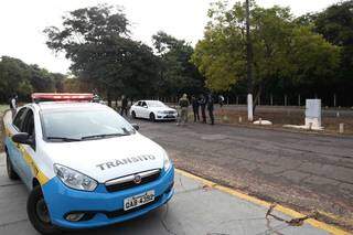 Estudante &eacute; preso ap&oacute;s abusar da velocidade e invadir canteiro com Mercedes