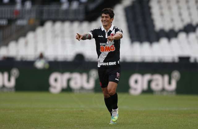 Vasco volta a campo com tr&ecirc;s gols de Cano e vit&oacute;ria sobre Maca&eacute;