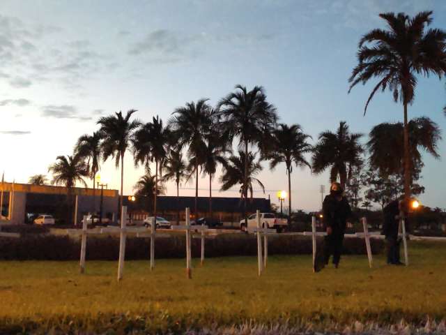 Em plena pandemia, dinheiro para combater vírus é usado para pagar salários