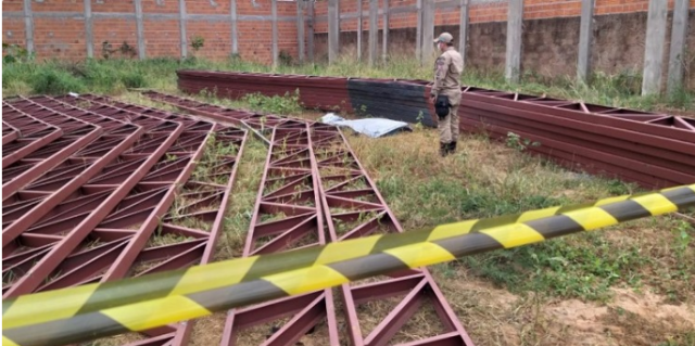 Estrutura de ferro desaba e homem morre enquanto fazia instala&ccedil;&atilde;o 