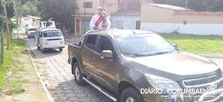 Diácono leva o Santo em carroceria da caminhonete e é seguido pelos fieis (Foto: Divulgação/Diário Corumbaense)