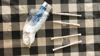 Droga estava dentro de tubos na embalagem de pasta de dente. (Foto: Divulgação/Agepen)