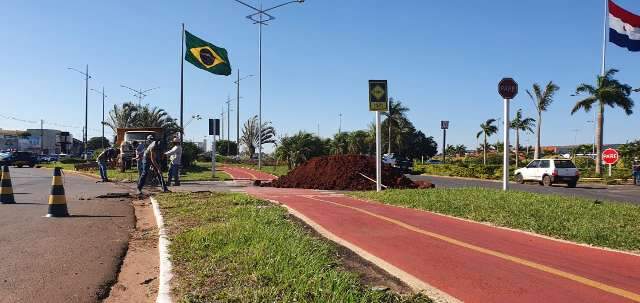 Rotat&oacute;ria de acesso a maior shopping de importados da fronteira &eacute; fechada