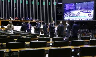Deputados debatem MP na sessão desta terça (Foto: Agência Câmara)