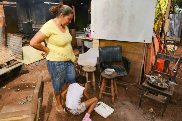 Fam&iacute;lias despejadas moram de favor ou sofrem para pagar aluguel