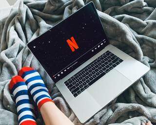 Entre as plataformas streamings está a Netflix, que pode ser acessado pelo notebook e também celular. (Foto: Jacqueline Peruzzo)