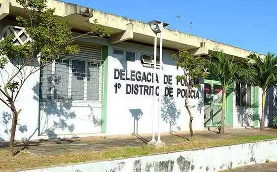 Mulher &eacute; achada morta em matagal e pol&iacute;cia investiga estupro