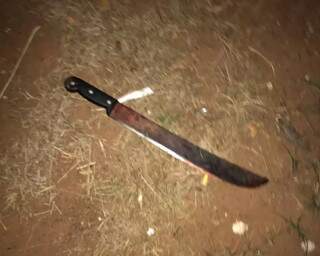 Homem ataca namorado com fac&atilde;o e acaba preso ao ir a hospital