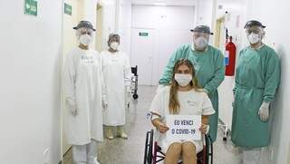 Sabrina de Oliveira, de 22 anos, passou 11 dias internada na UTI do Hospital Regional de Ponta Porã, mas conseguiu vencer a covid-19 (Foto: Governo de MS/Divulgação)