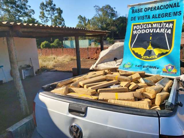 Traficante bate em barranco e acaba preso com 473 quilos de maconha em rodovia 