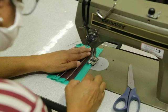 Governo compra 1,5 milh&atilde;o de m&aacute;scaras para distribuir aos munic&iacute;pios