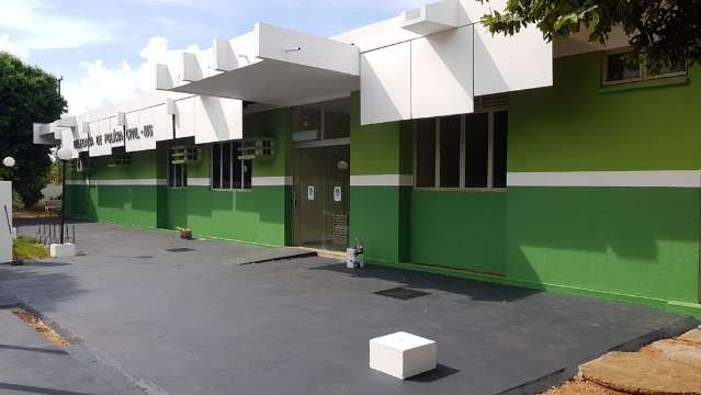 Quinze presos passar&atilde;o a noite em cela com espa&ccedil;o para 4 e sindicato protesta