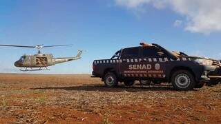 Helicóptero deu apoio às equipes de terra que destruíram roças de maconha (Foto: Divulgação/Senad)