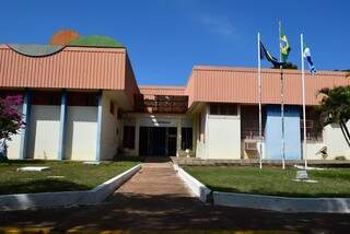 Fachada da Prefeitura de Iguatemi, a 466 km da Capital (Foto: Divulgação)