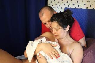 Inácio nasceu no domingo (28), às 22h41, com 53cm e 3.200kg. (Foto: Laís Camargo)